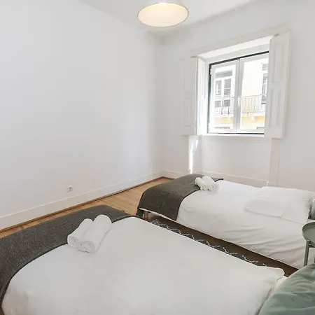 Bright Flat In Chiado! Lägenhet