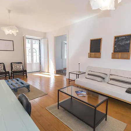 Bright Flat In Chiado! *