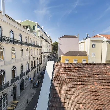 Bright Flat In Chiado! דירה