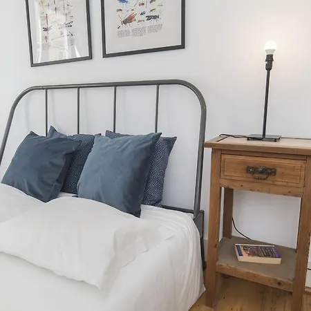 Bright Flat In Chiado! דירה ליסבון