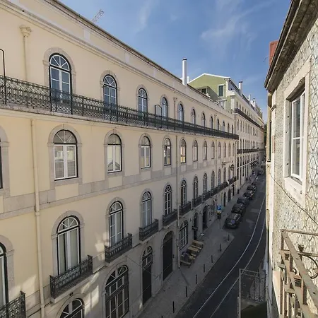 Bright Flat In Chiado! * ליסבון