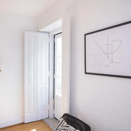 Bright Flat In Chiado! ליסבון